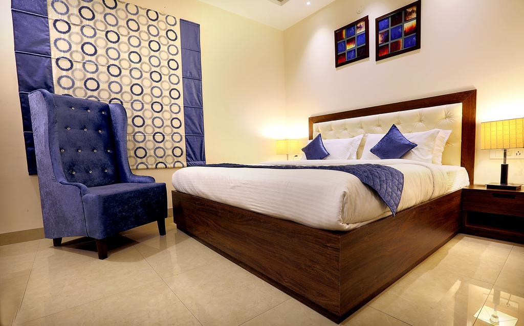 Hotel Rk Grande Ludhiana Phòng bức ảnh