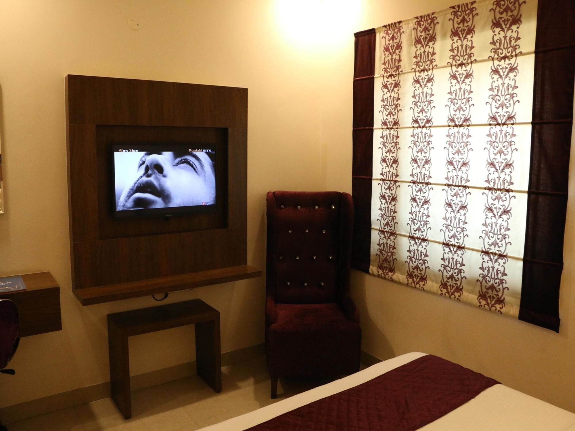 Hotel Rk Grande Ludhiana Ngoại thất bức ảnh